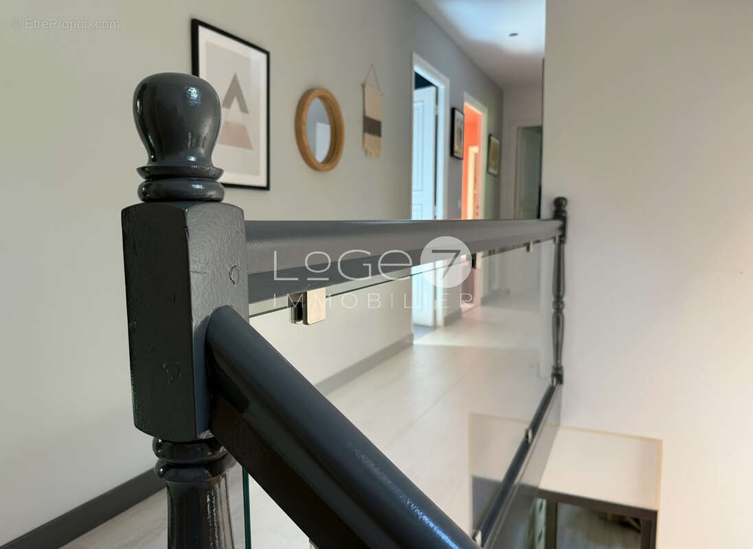 Maison avec vie de plain-pied sur un magnifique parc paysagé - photo 11