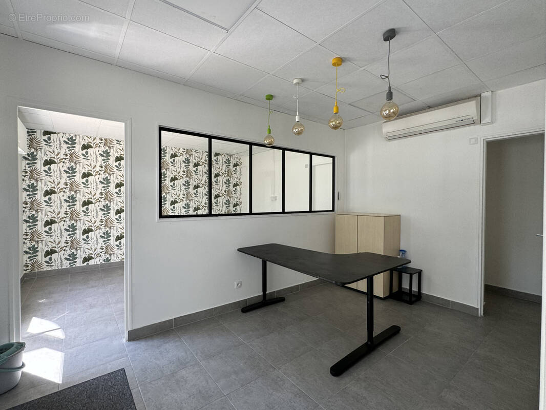 Commerce à COURBEVOIE