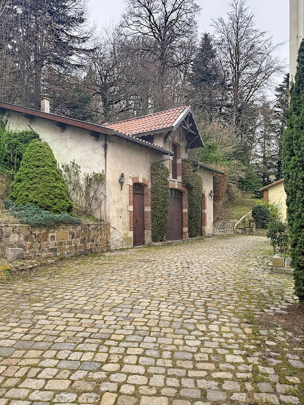 Maison à SAINT-BONNET-LE-CHATEAU