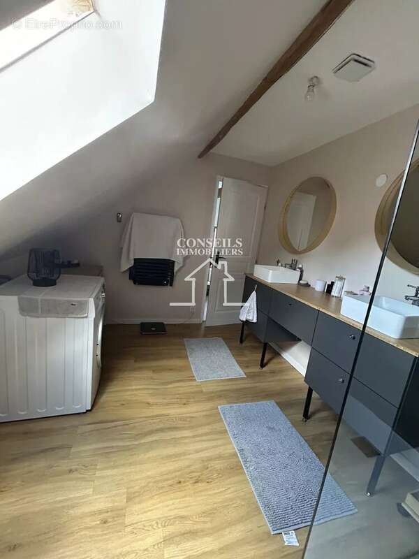 Maison à VILLENEUVE-SUR-YONNE