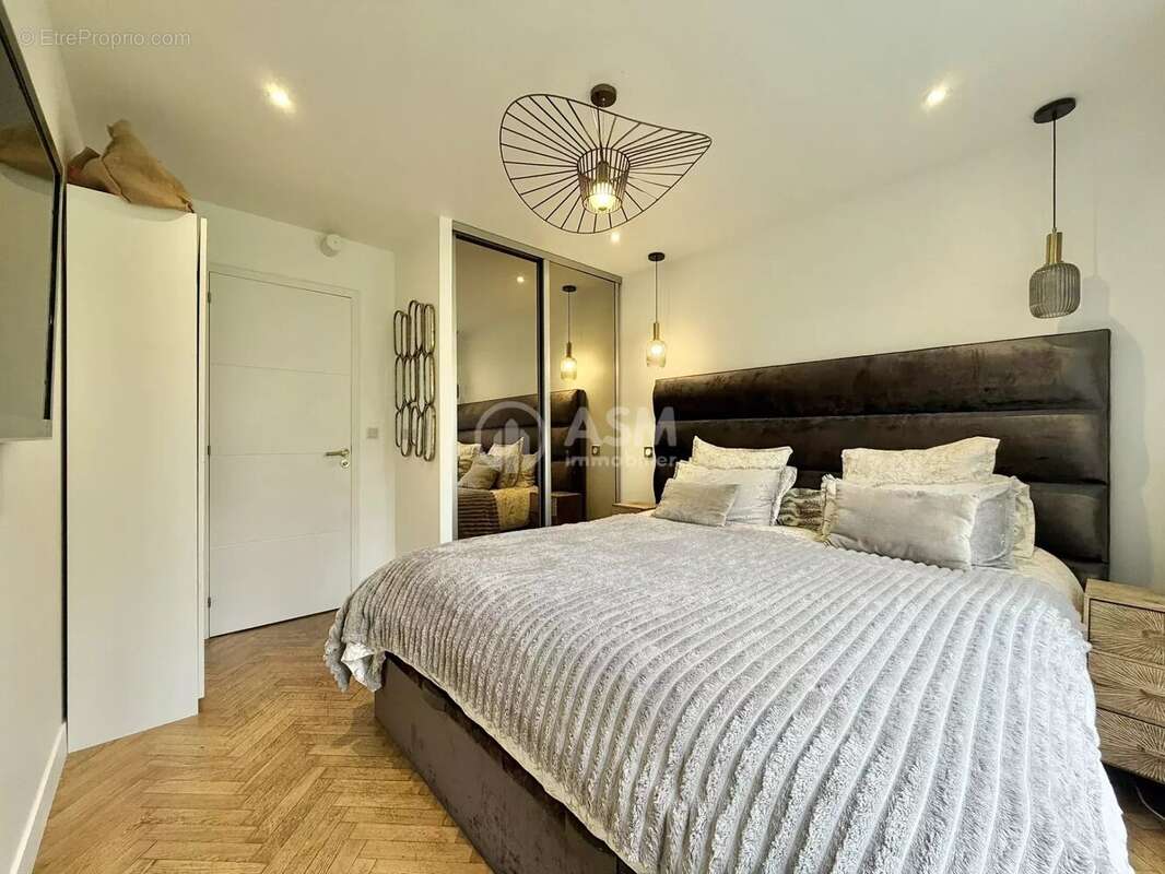 Appartement à COURBEVOIE