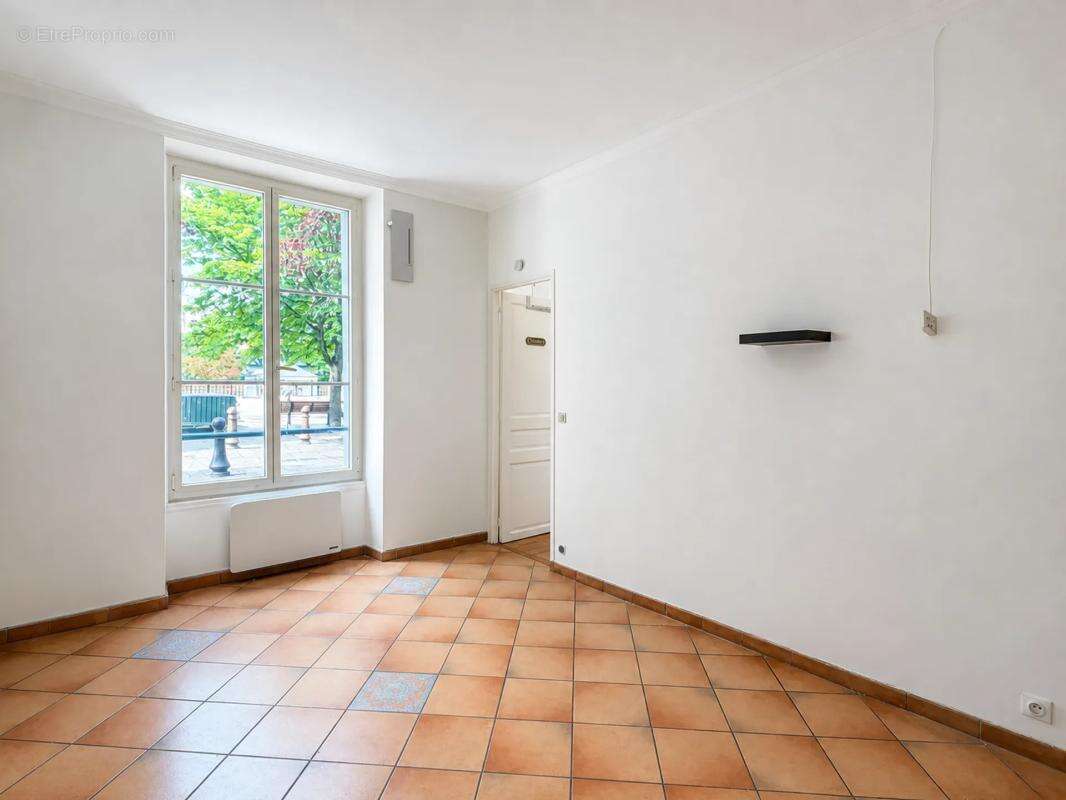 Appartement 2 pièces de 30 m² - Hyper centre de Poissy - photo 2
