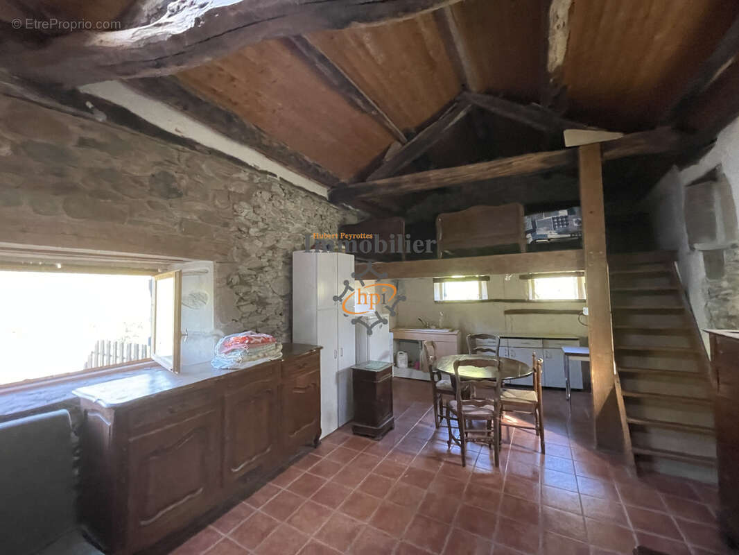 Vente maison de campagne en pierres avec terrain attenant de 2450 m2 - photo 7