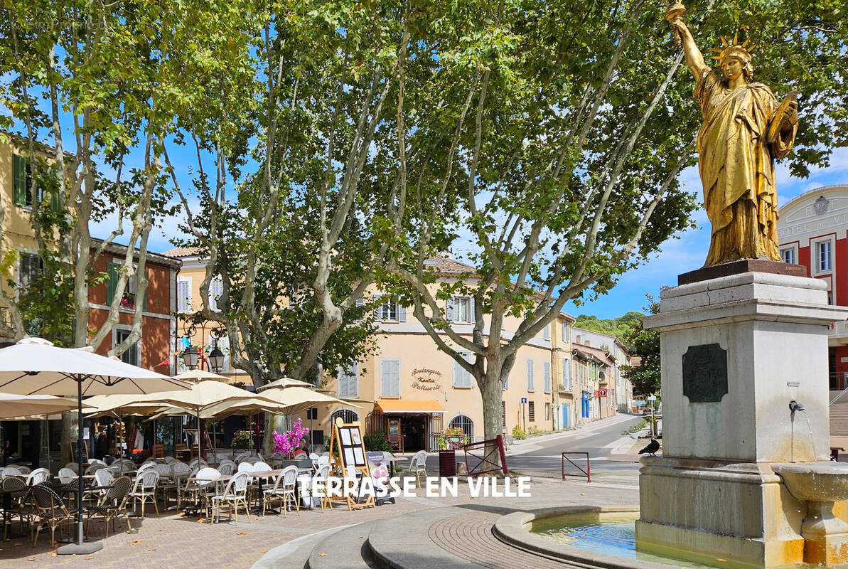 Commerce à SAINT-CYR-SUR-MER
