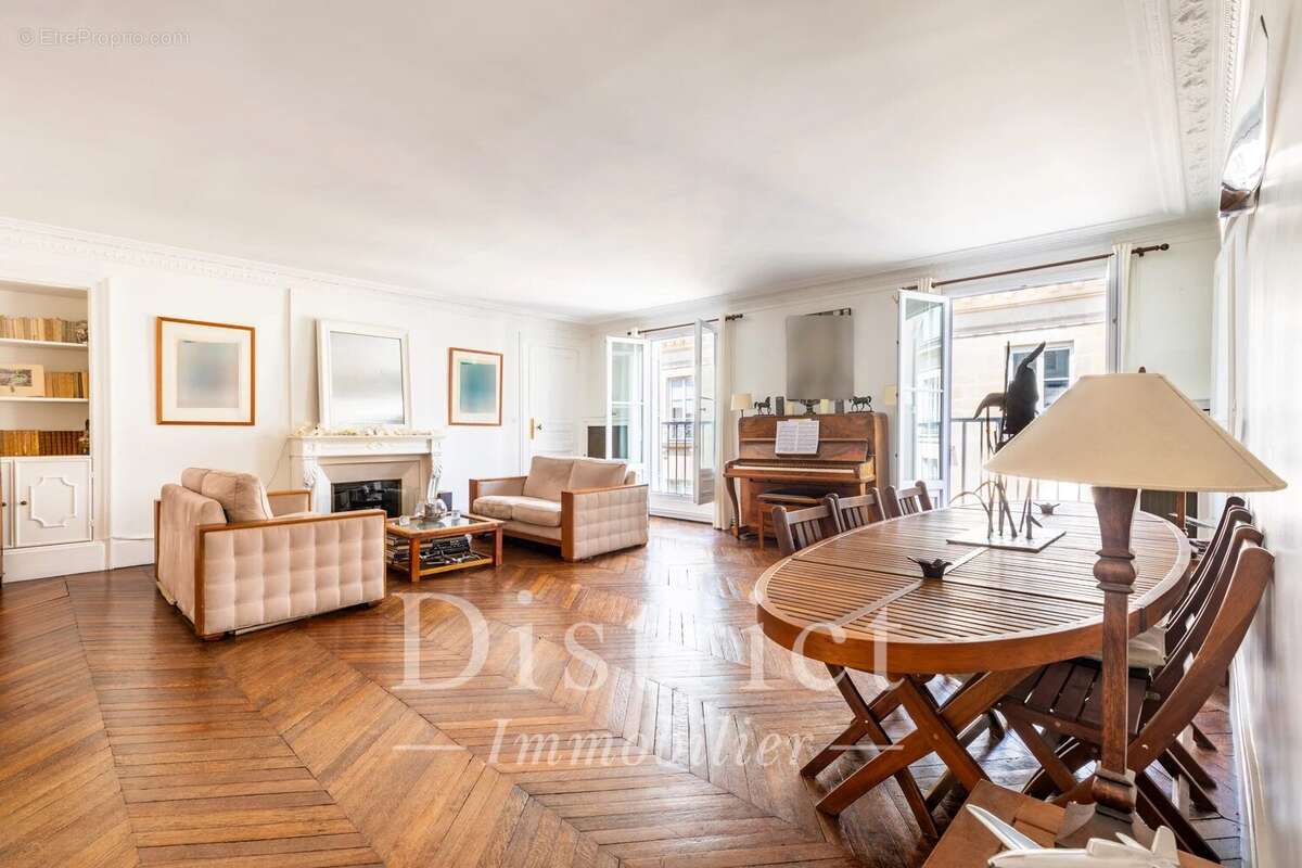Appartement à PARIS-1E