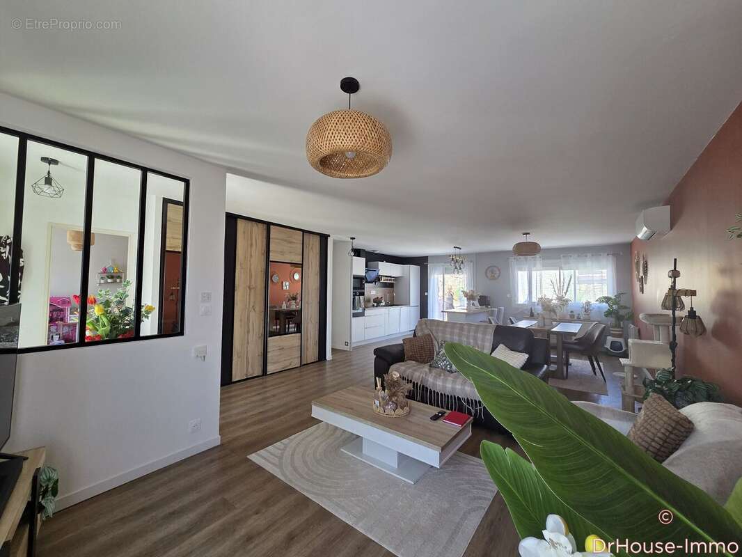 Maison 90 m² à Jaunay-Clan  - photo 4
