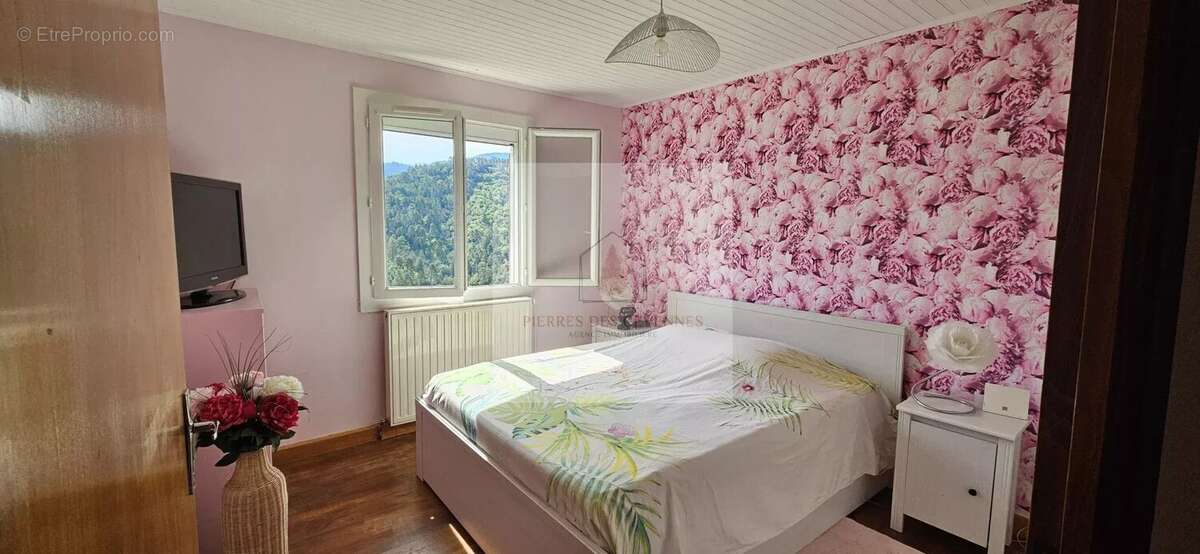 Maison à LE COLLET-DE-DEZE