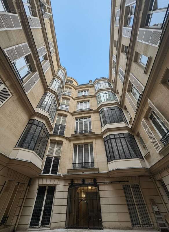 Appartement à PARIS-8E