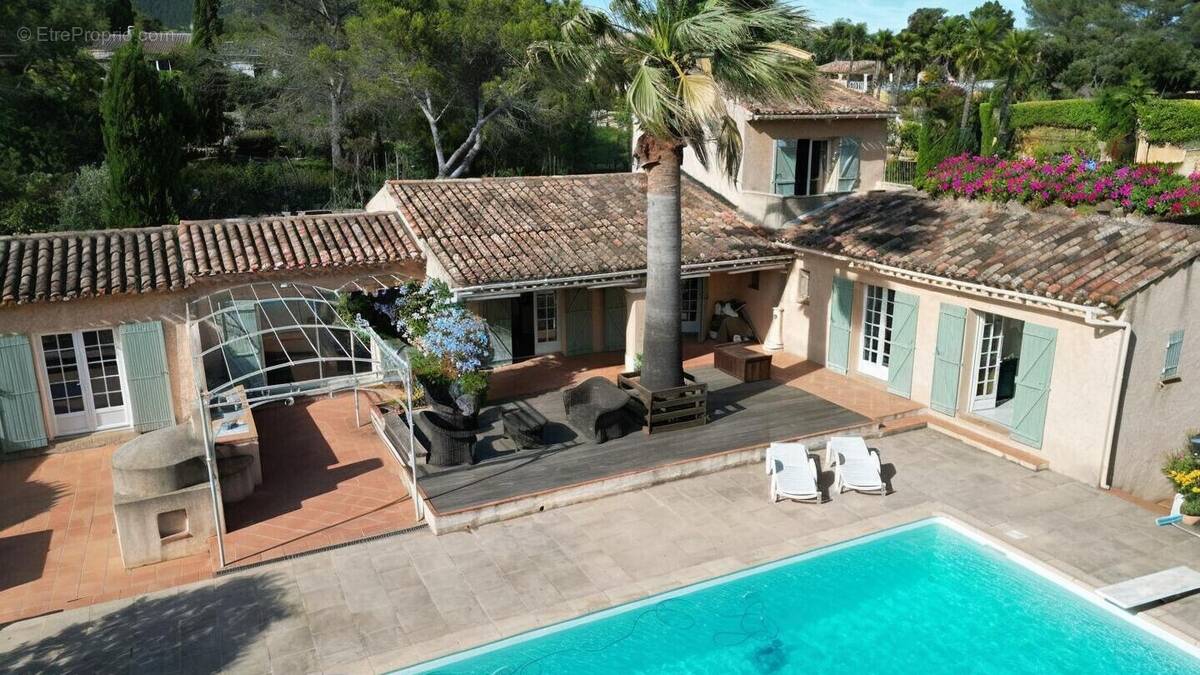 Maison à PUGET-SUR-ARGENS