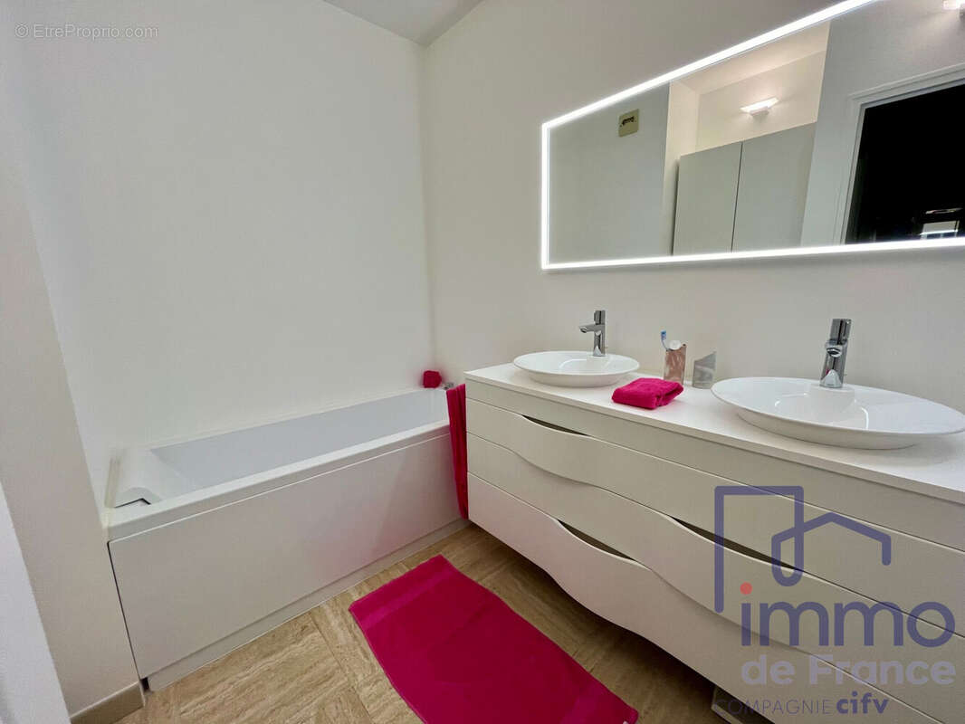 Appartement à SAINT-ETIENNE