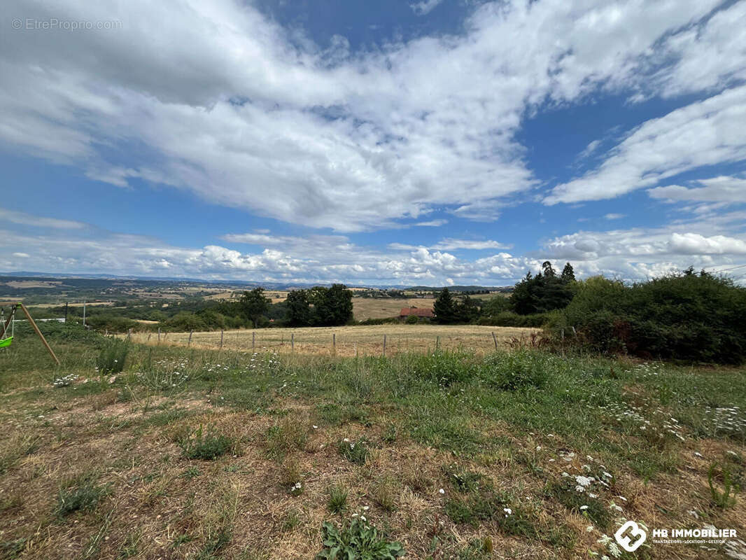 Maison à SAINT-CYR-DE-FAVIERES