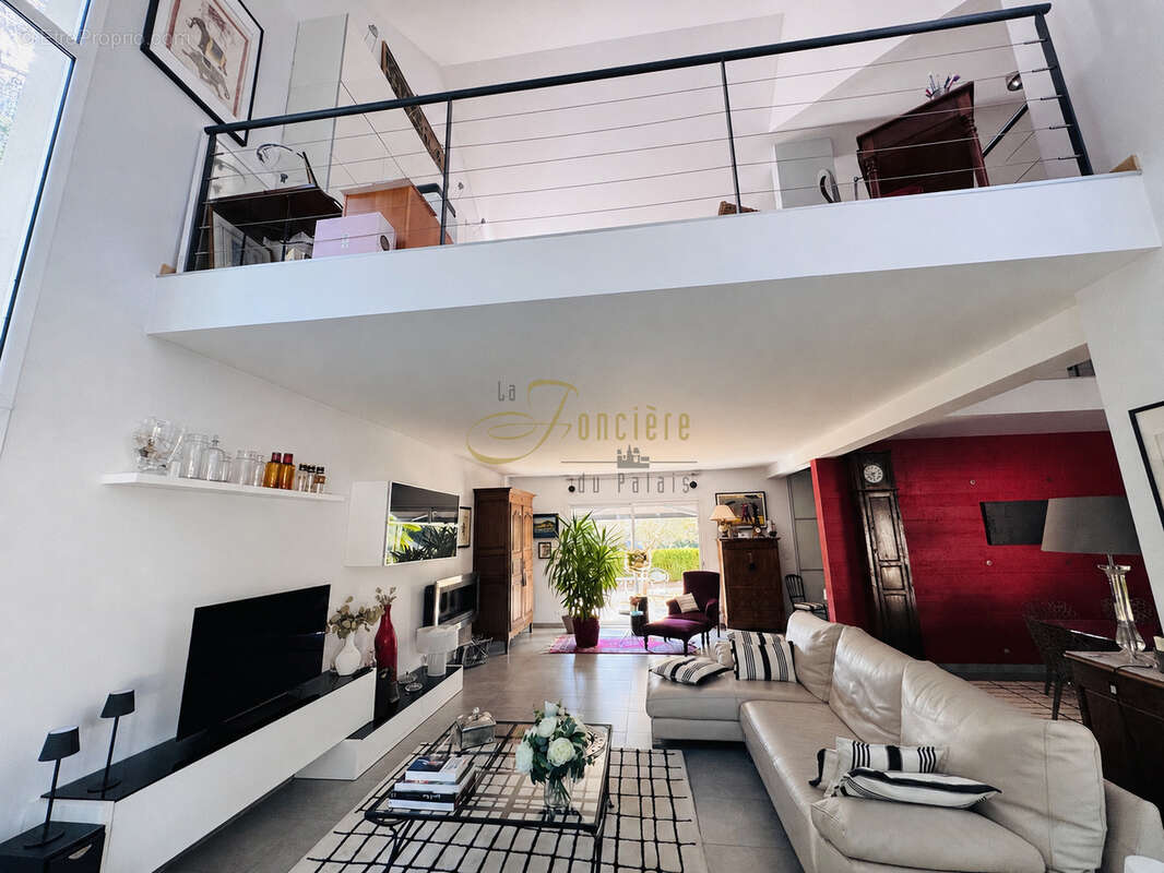 Maison d'architecte avec piscine au bord d'un bois classé - photo 2