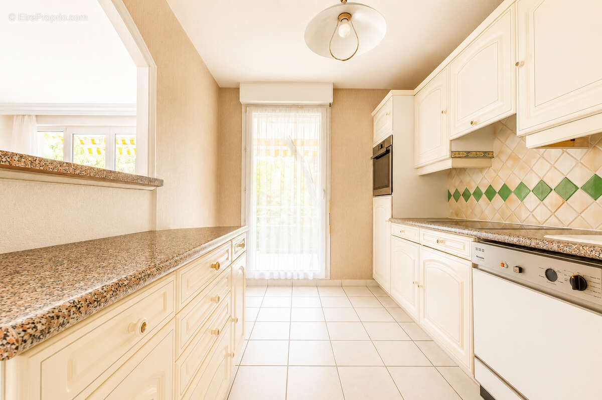 Robertsau : T3 avec balcon de 12 m² , cave et garage fermé disponible - photo 4