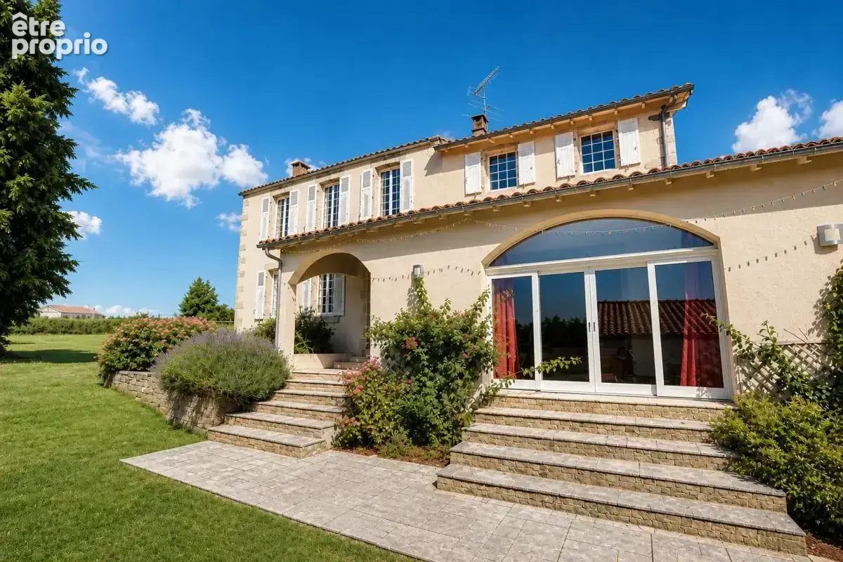 Maison de 10 pièces de 345.72 m² à Montravers - photo 19