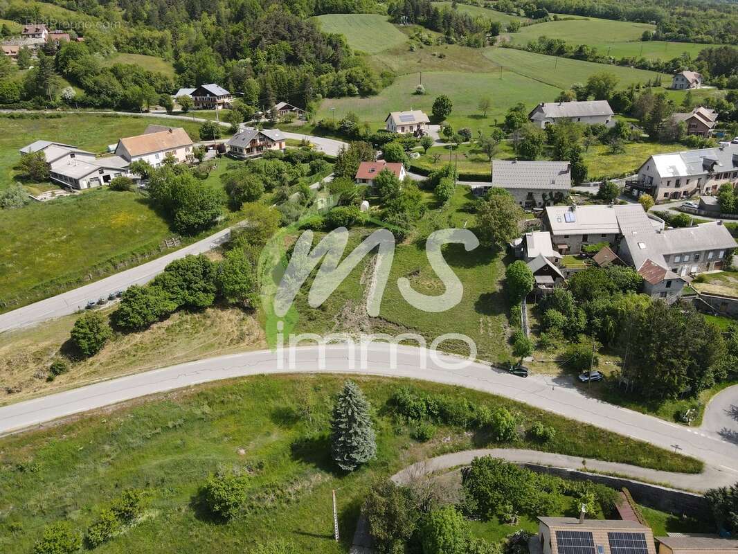 Terrain à CHABOTTES