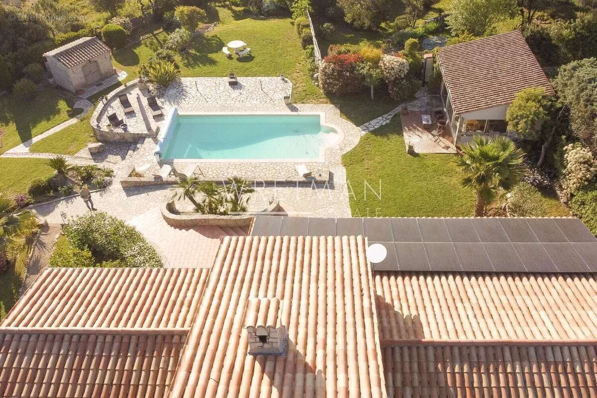 Magnifique villa familiale de 6 chambres, belle piscine et pool house, vues panoramiques à couper le souffle - Peyminade - photo 31
