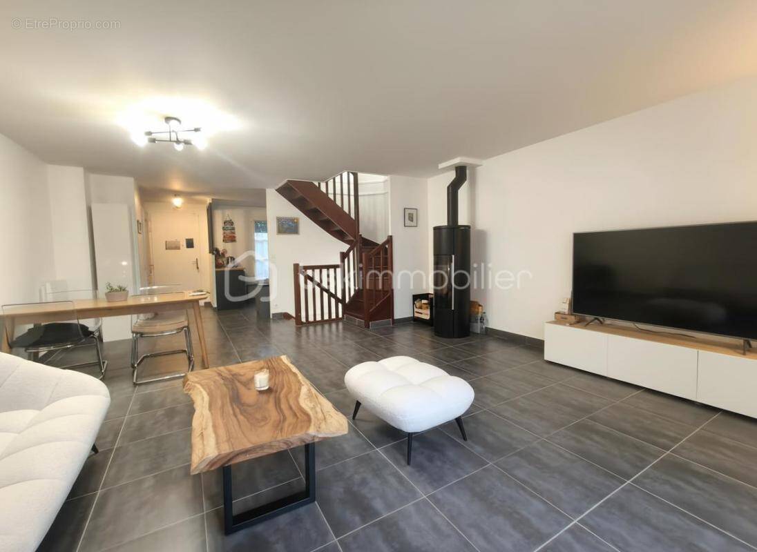 Maison à VOISINS-LE-BRETONNEUX