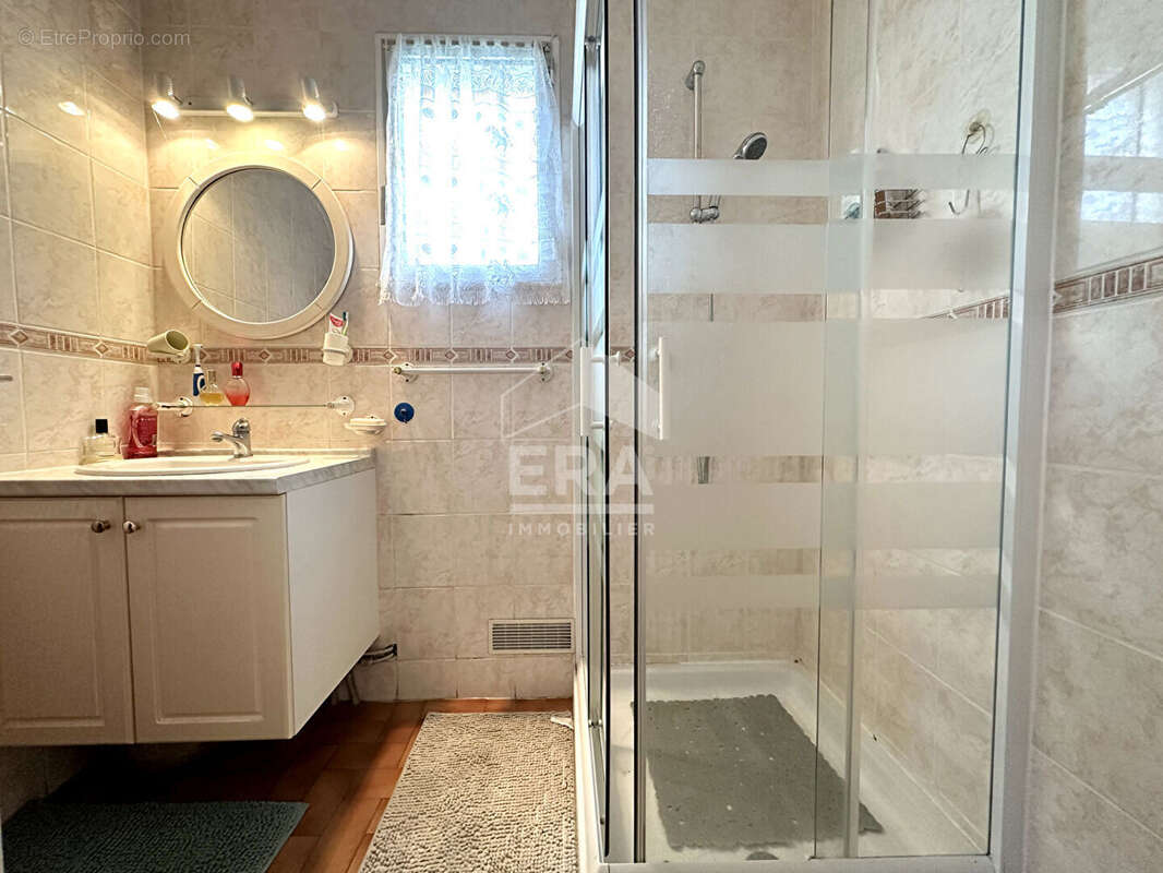 Maison à VILLENEUVE-LA-GUYARD