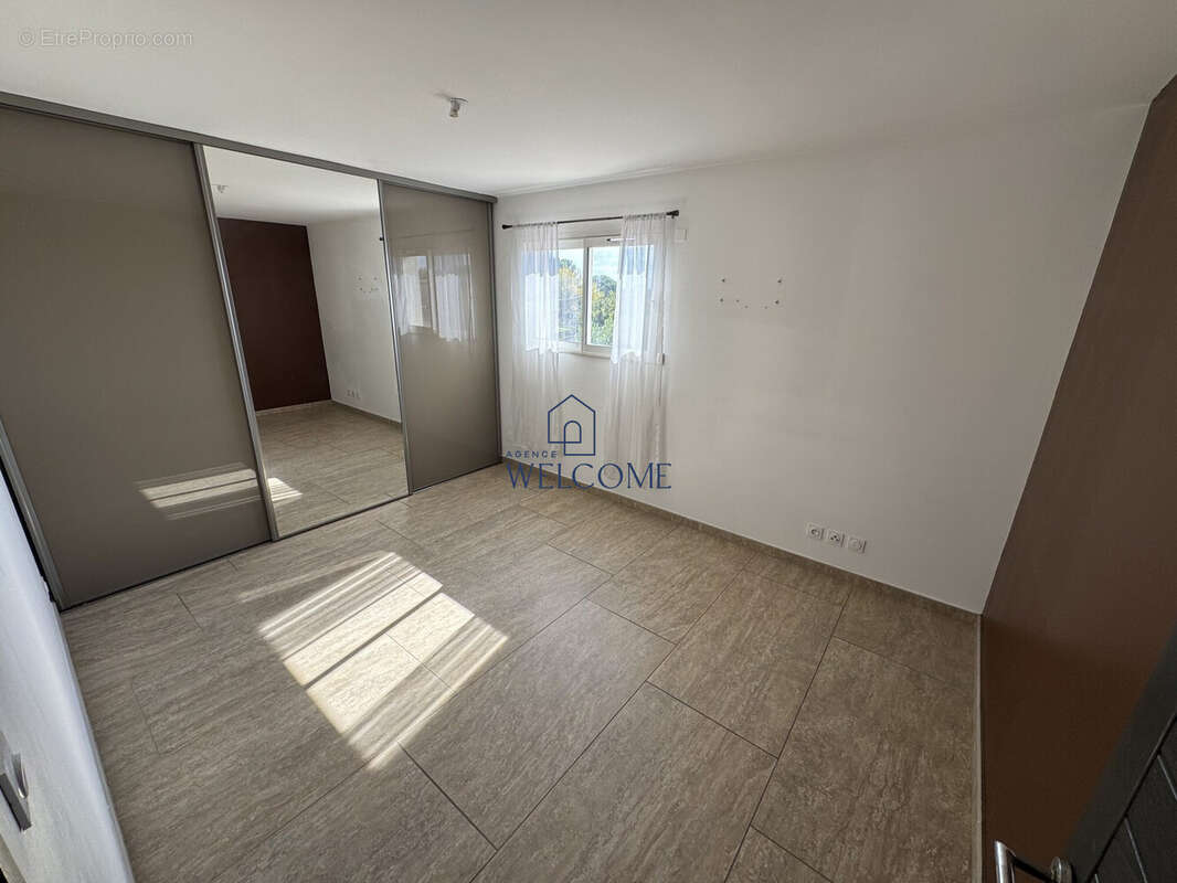 Maison à LAUDUN-L&#039;ARDOISE