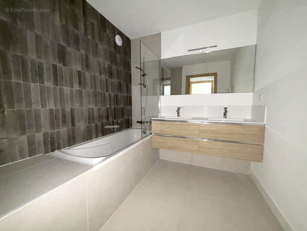 Appartement à LATTES