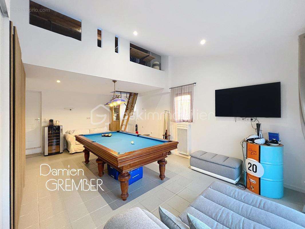 Maison à VIC-LA-GARDIOLE