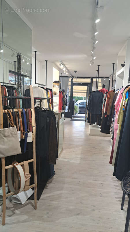 Commerce à LA GRANDE-MOTTE