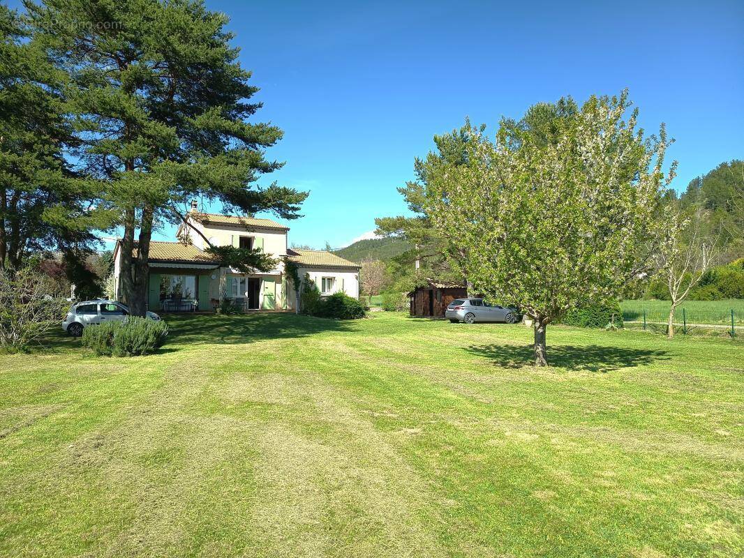 Maison à LARAGNE-MONTEGLIN