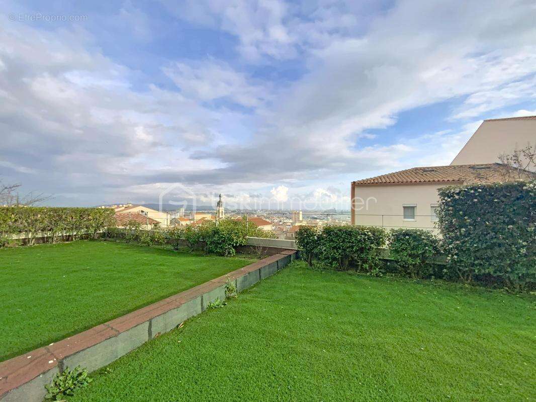 Appartement t2 de 102 m² – loggia/terrasse – vue port – garage – sète / bas saint-clair – quartier haut ** - photo 5