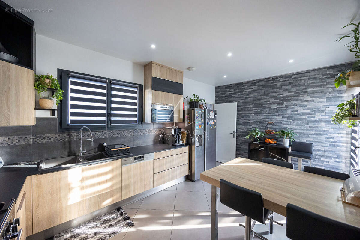 Maison à MONTEVRAIN