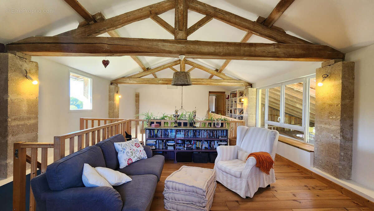 Maison à CIVRAC-DE-BLAYE