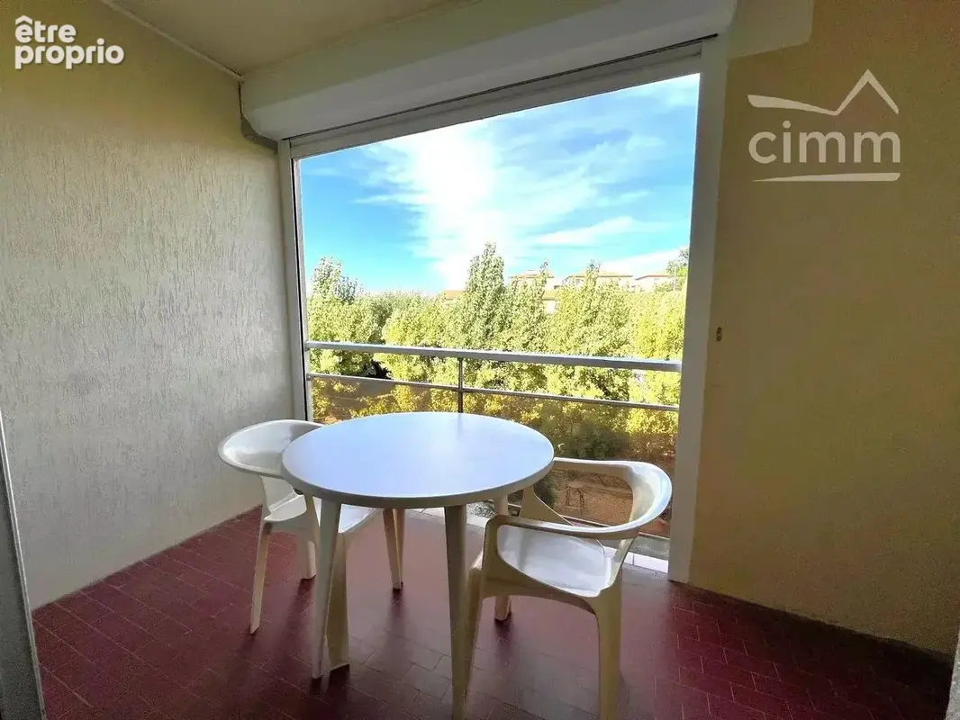 Studio cabine avec terrasse et place de parking - photo 2