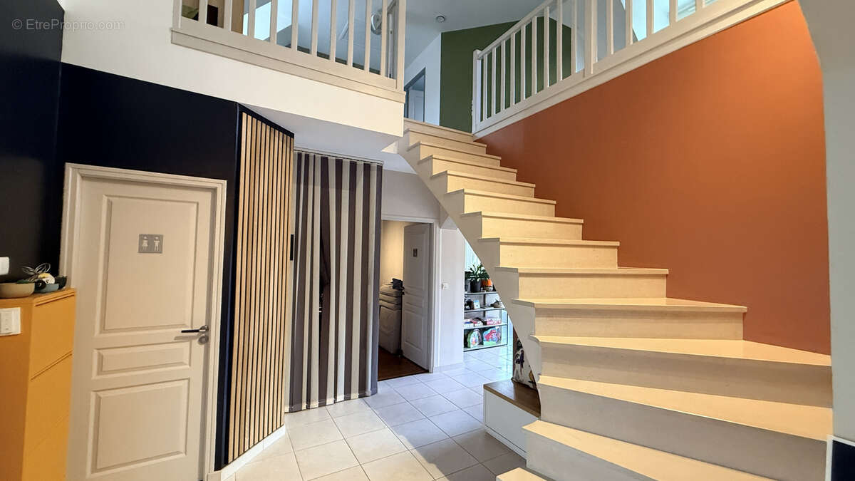 Maison à NEAUPHLE-LE-VIEUX