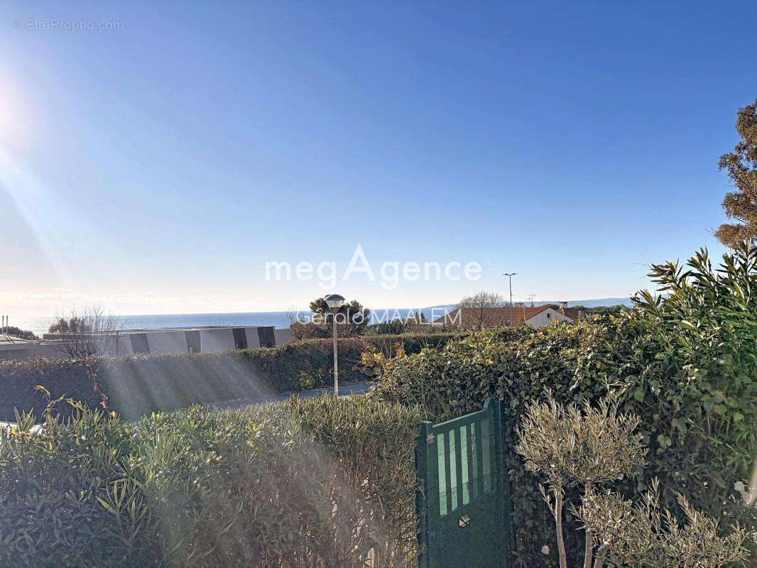 Appartement à ROQUEBRUNE-SUR-ARGENS
