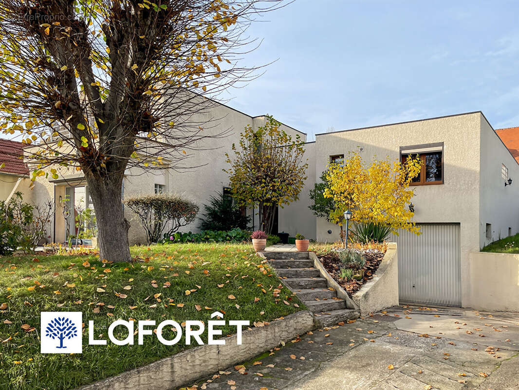 Maison à SAULX-LES-CHARTREUX