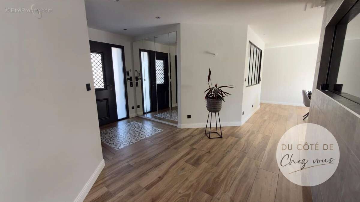 Maison à LE PAVILLON-SAINTE-JULIE