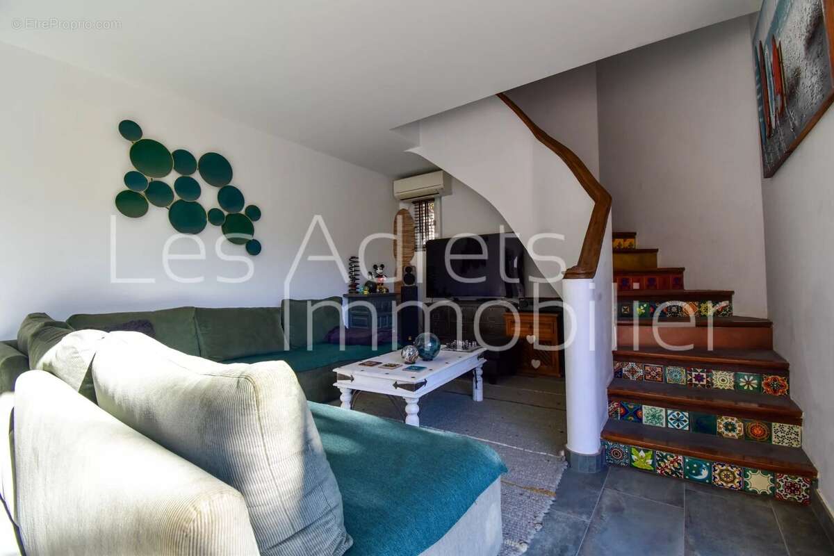 Maison à LES ADRETS-DE-L&#039;ESTEREL