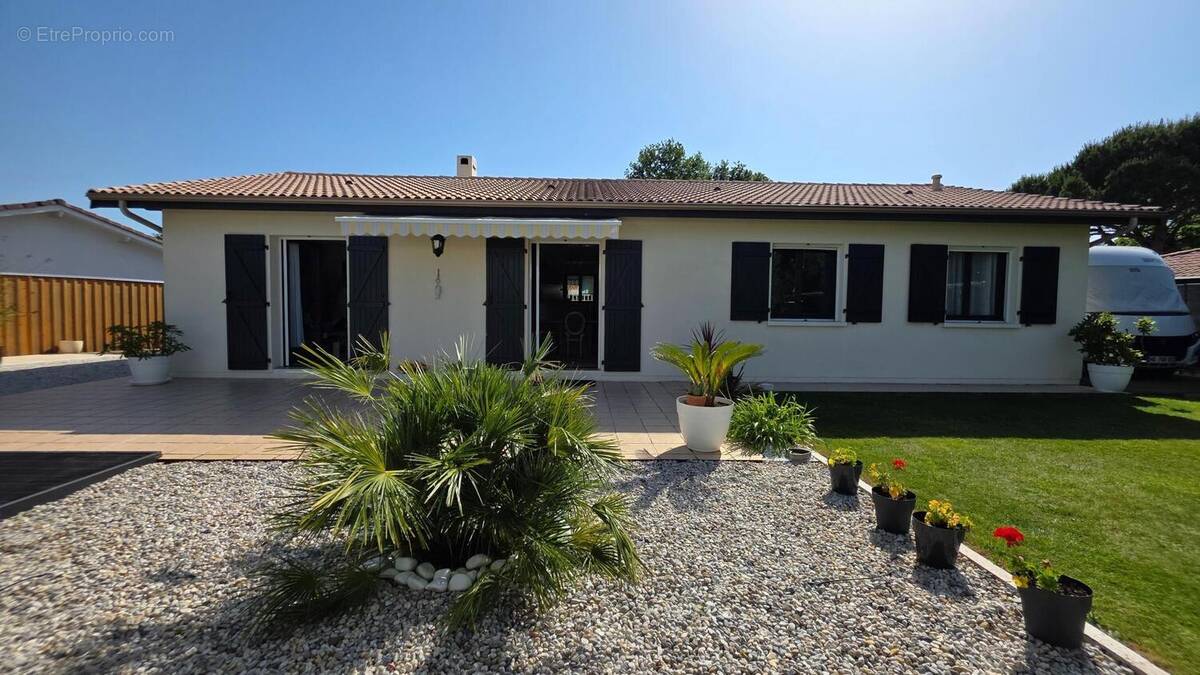 Photo 1 - Maison à ARES