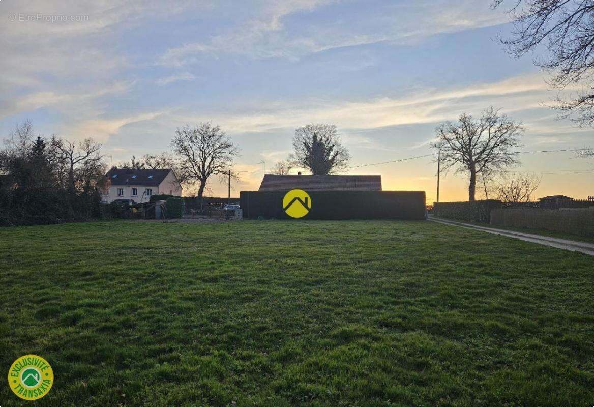 Terrain à COSNE-D&#039;ALLIER