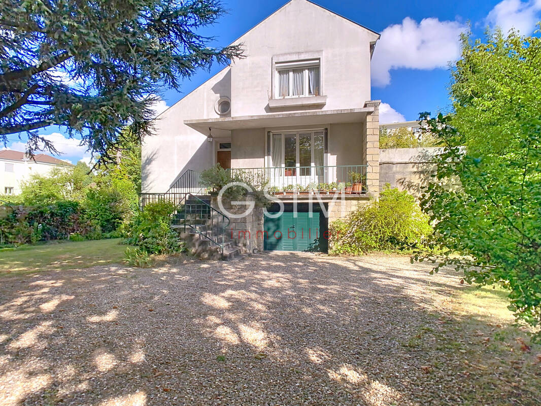 Maison à LA CELLE-SAINT-CLOUD