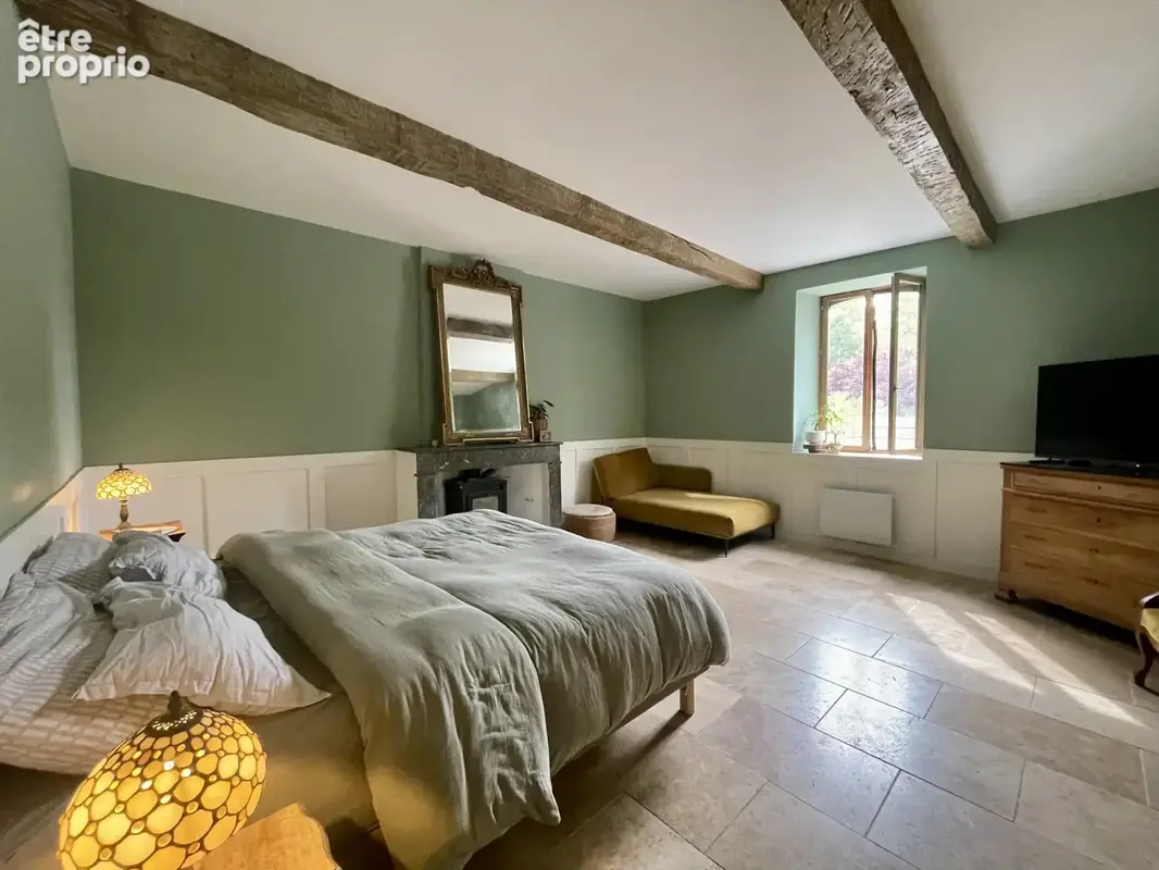 Maison ancienne rénovée avec 4 chambres, dépendances et terrain - photo 17