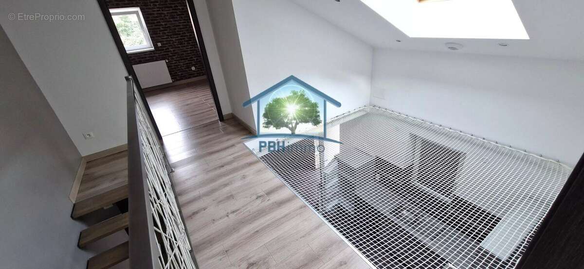 SARREGUEMINES (57) - Maison de ville de 75,35 m² + une terrasse + parking privé. - photo 9
