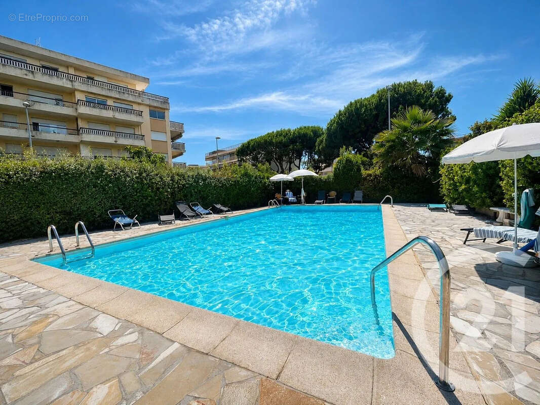 Appartement à SAINT-LAURENT-DU-VAR