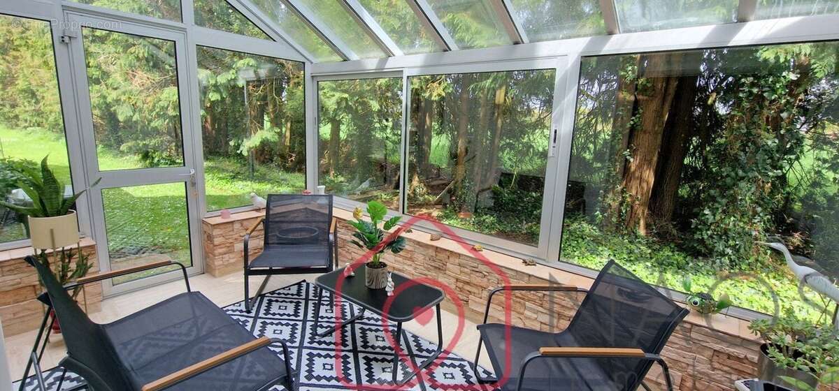 Concarneau  Demeure de style breton de 260 m² utiles sur un terrain clos de 6500m2 - photo 8