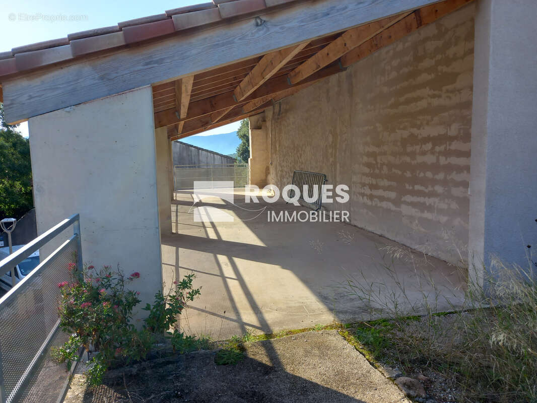 Villemagne-l'Argentière, à vendre ancienne salle des fêtes transformable en habitation - photo 4