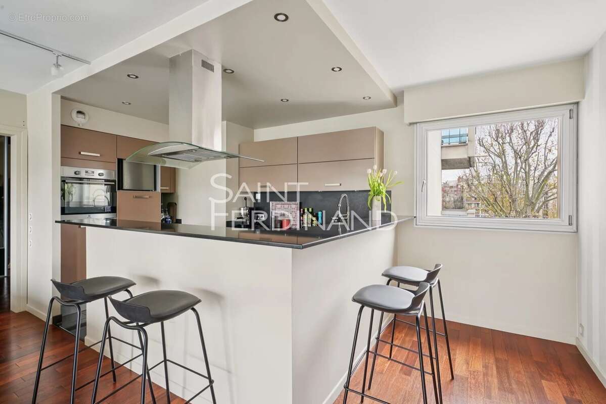 Appartement à NEUILLY-SUR-SEINE