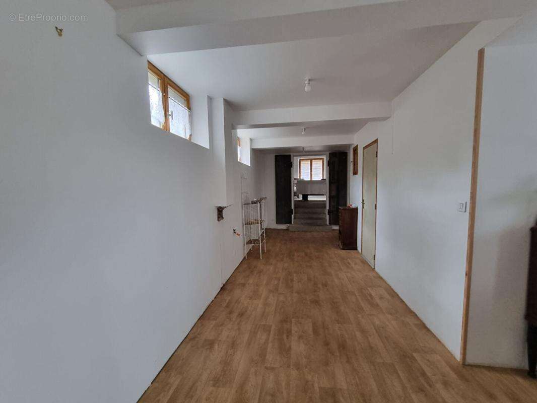 Maison à NAMPCELLES-LA-COUR