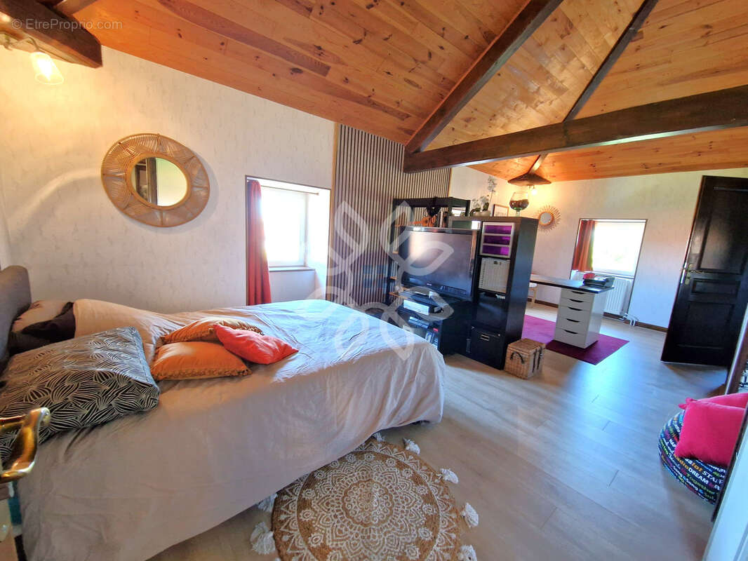 Grande maison en pierre avec cuisine pro   Idéale projet restaurant ou chambres d’hôtes   Proche A75 - photo 12