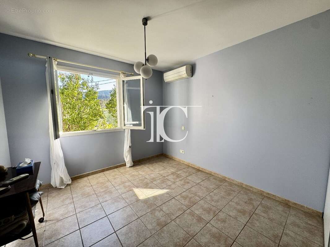 Villa centre ville les vans 125m² 4chambres 979 m² de terrain avec piscine - photo 12