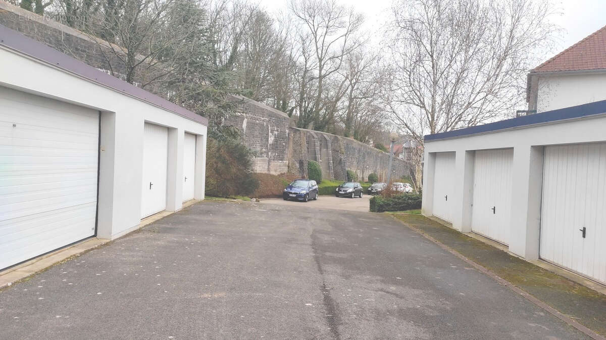 Parking à SAINT-MARTIN-BOULOGNE