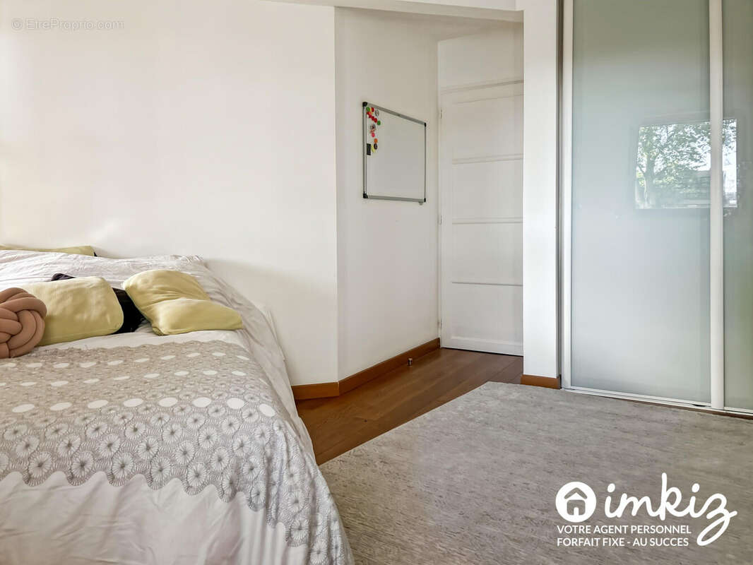 St-Maurice  T5  107 m²  balcon terrasse 2 parkings - photo 13